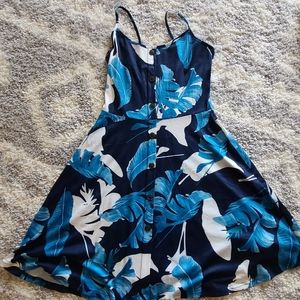 Summer dress. SIZE: SMALL